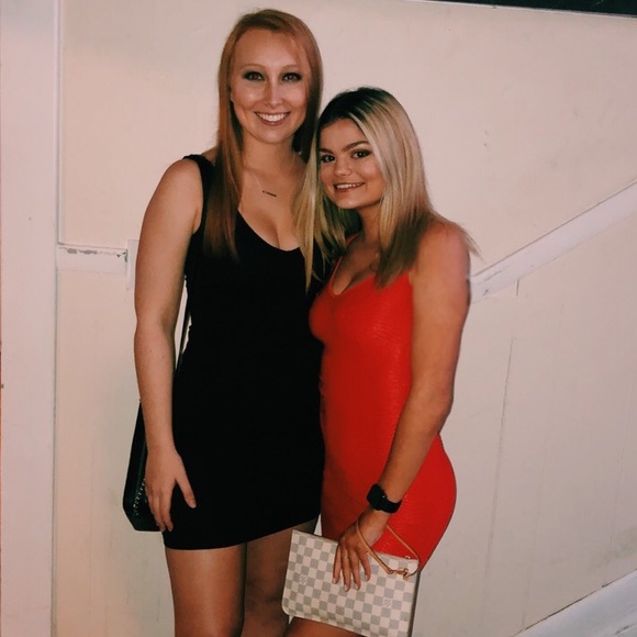 Meet your Posher, Nicole - Picture 1 of 1